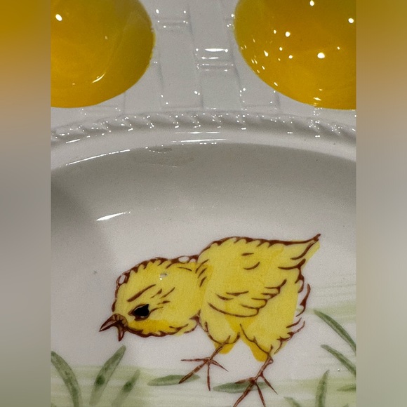 Vintage Easter deviled eggs dish, spring chick theme with eight egg sections - Picture 3 of 13